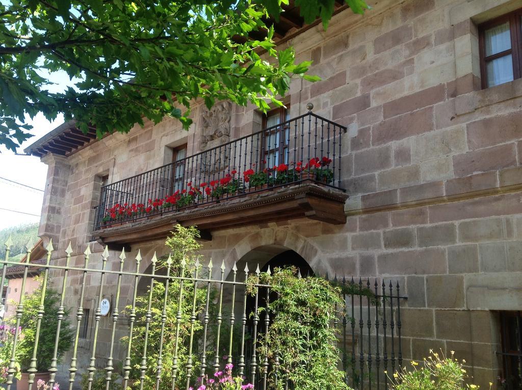 Casona De La Salceda Treceño Exterior foto